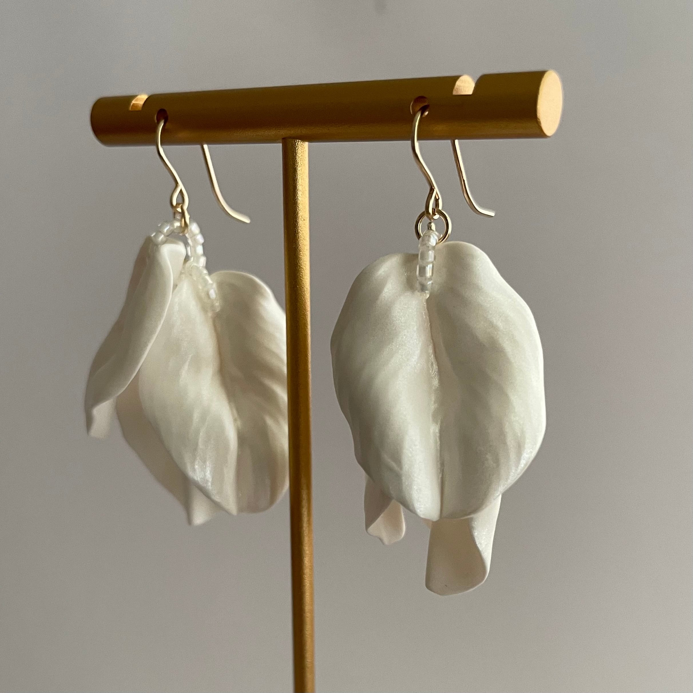 ブーゲンビリア ピアス（パールカラー）