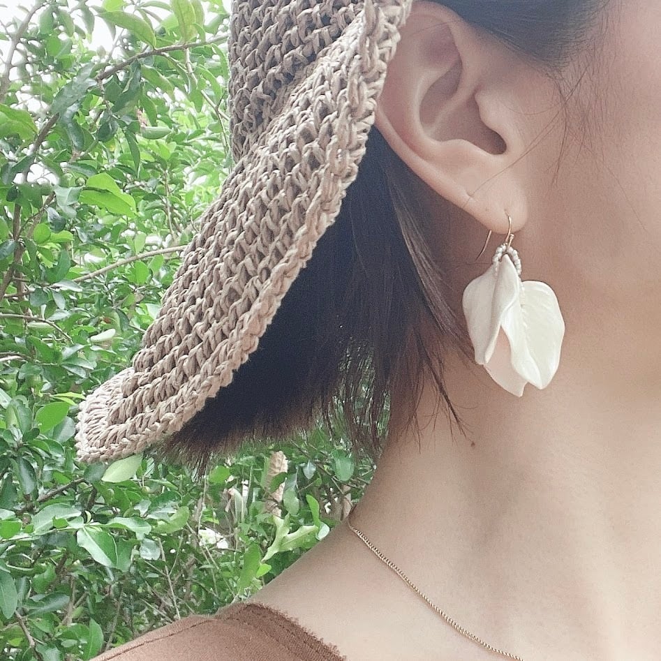 ブーゲンビリア ピアス（パールカラー）