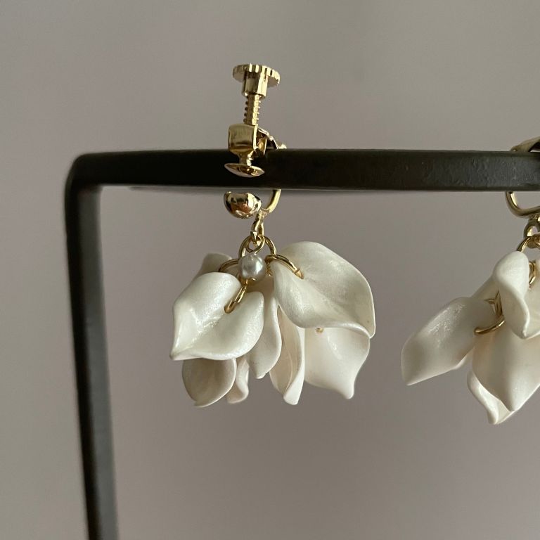 ブーゲンビリア パールカラー（小葉）イヤリング