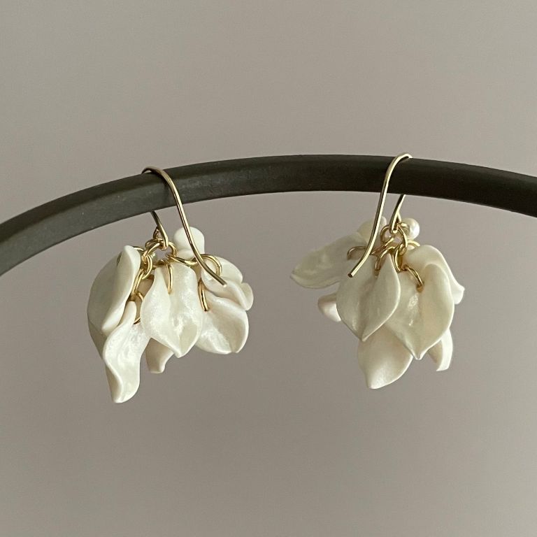 ブーゲンビリア パールカラー（小葉）イヤリング