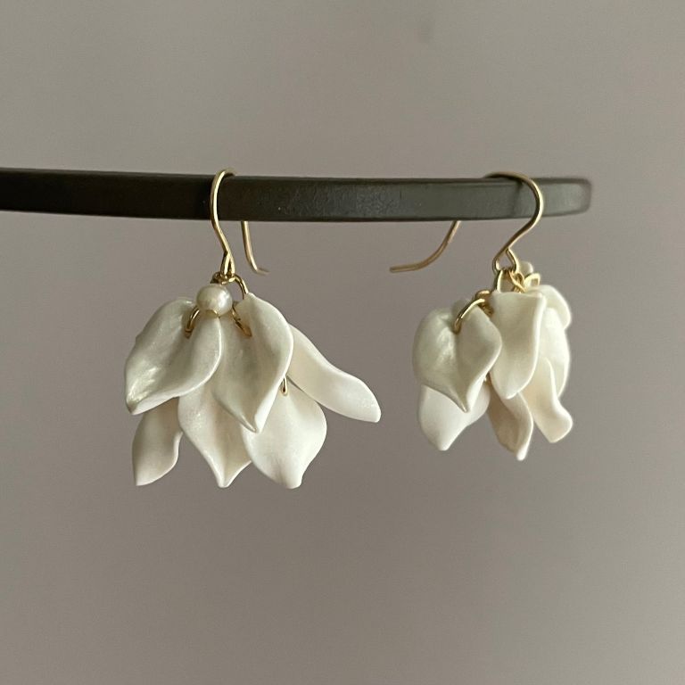 ブーゲンビリア パールカラー（小葉）イヤリング