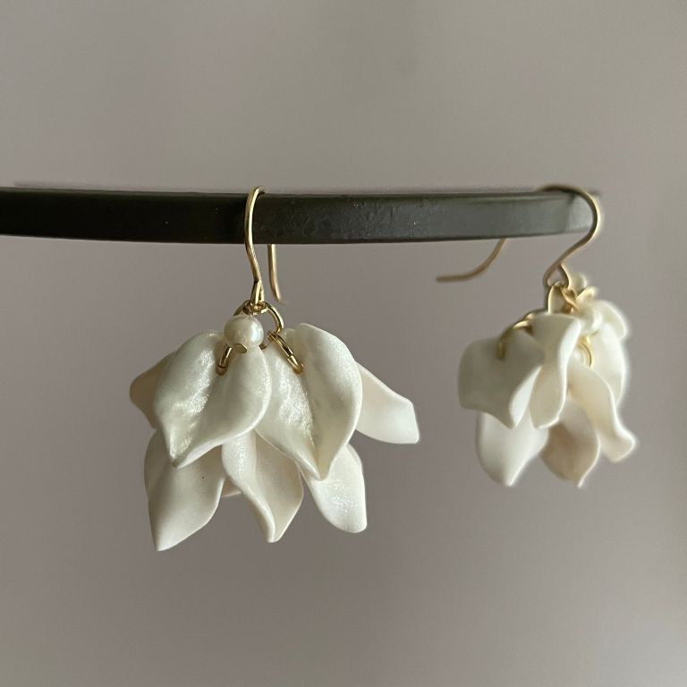 ブーゲンビリア パールカラー（小葉）イヤリング